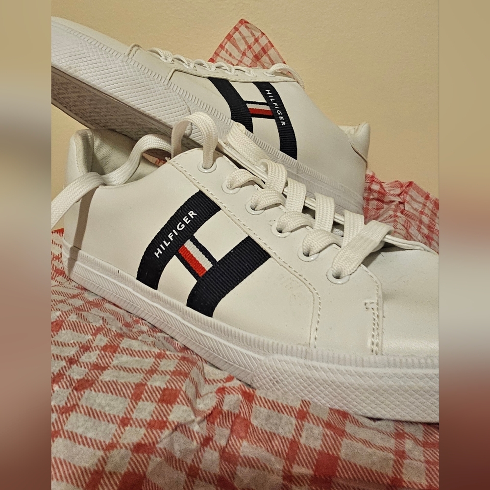 Tommy Hilfiger White and Navy Sneakers for Men